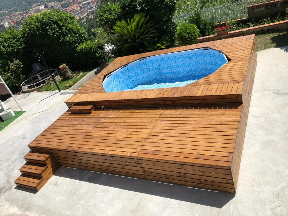 Piscina fuori terra con rivestimento in legno – immagine 5