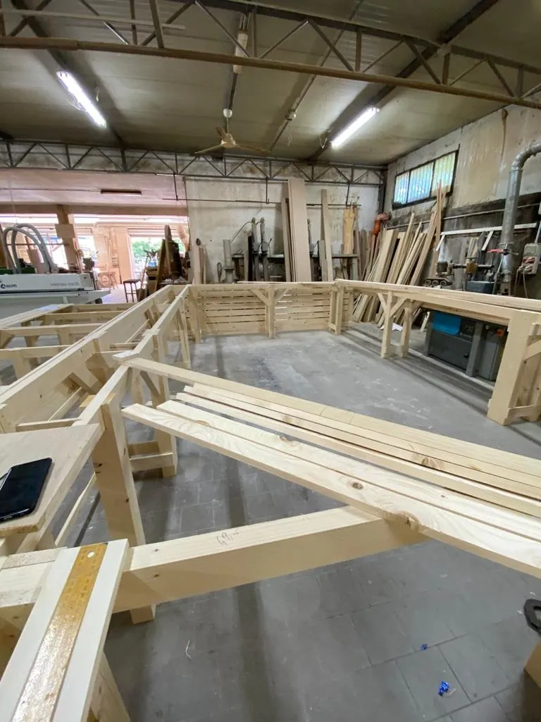 Piscina fuori terra con rivestimento in legno – immagine 4